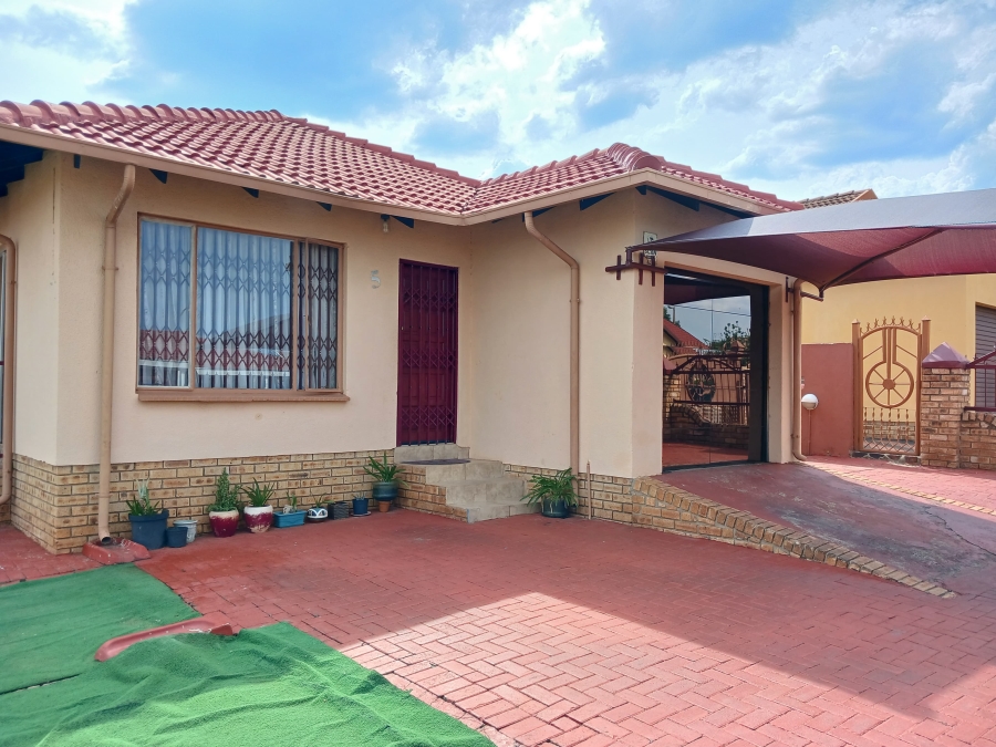 3 Bedroom Property for Sale in Tlhabane West North West
